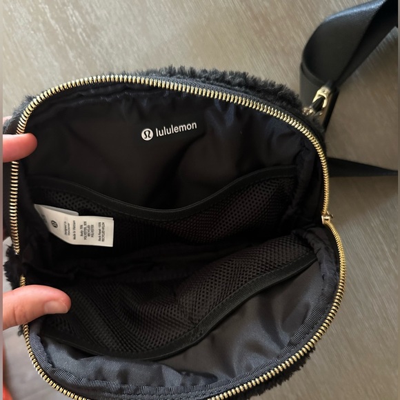 Lululemon belt bag fleece - Picture 2 of 6
